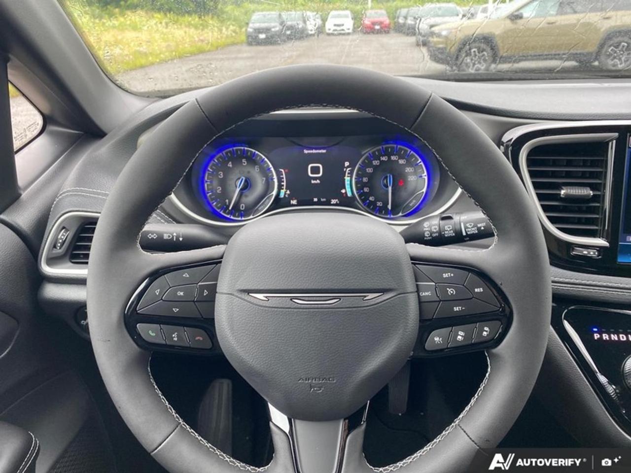 2027 Chrysler Pacifica Select Photo