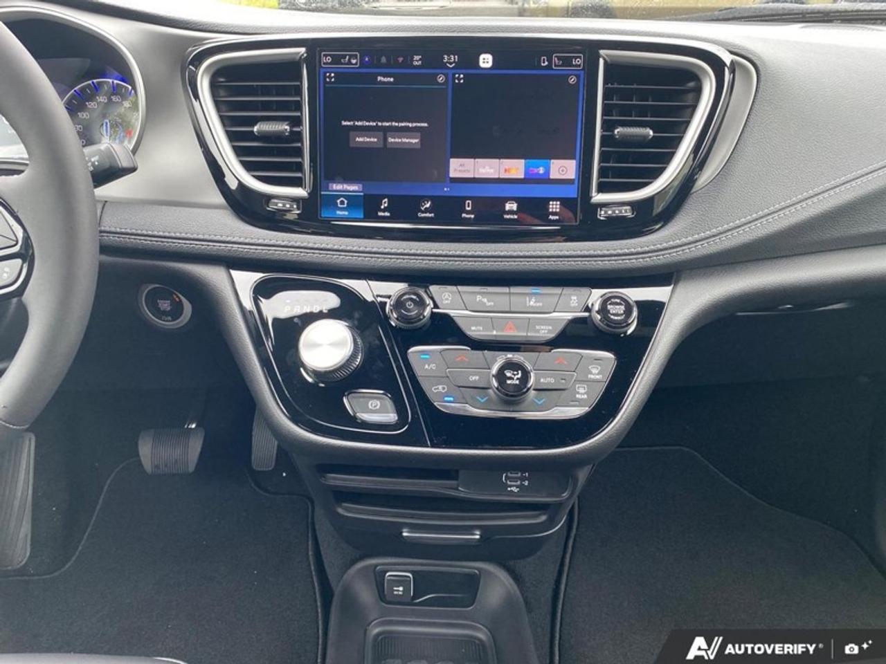 2027 Chrysler Pacifica Select Photo