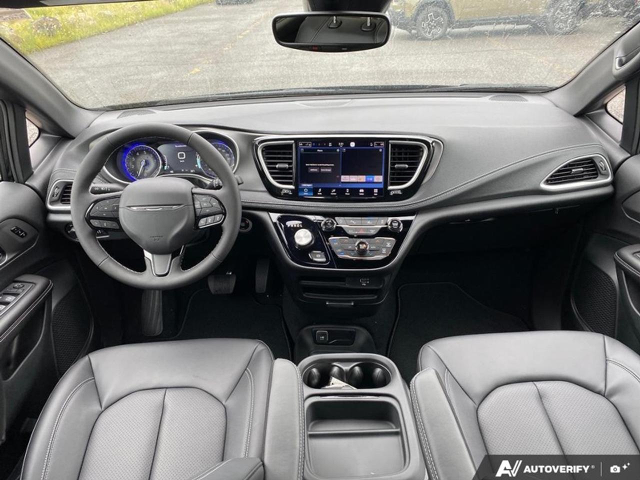 2027 Chrysler Pacifica Select Photo