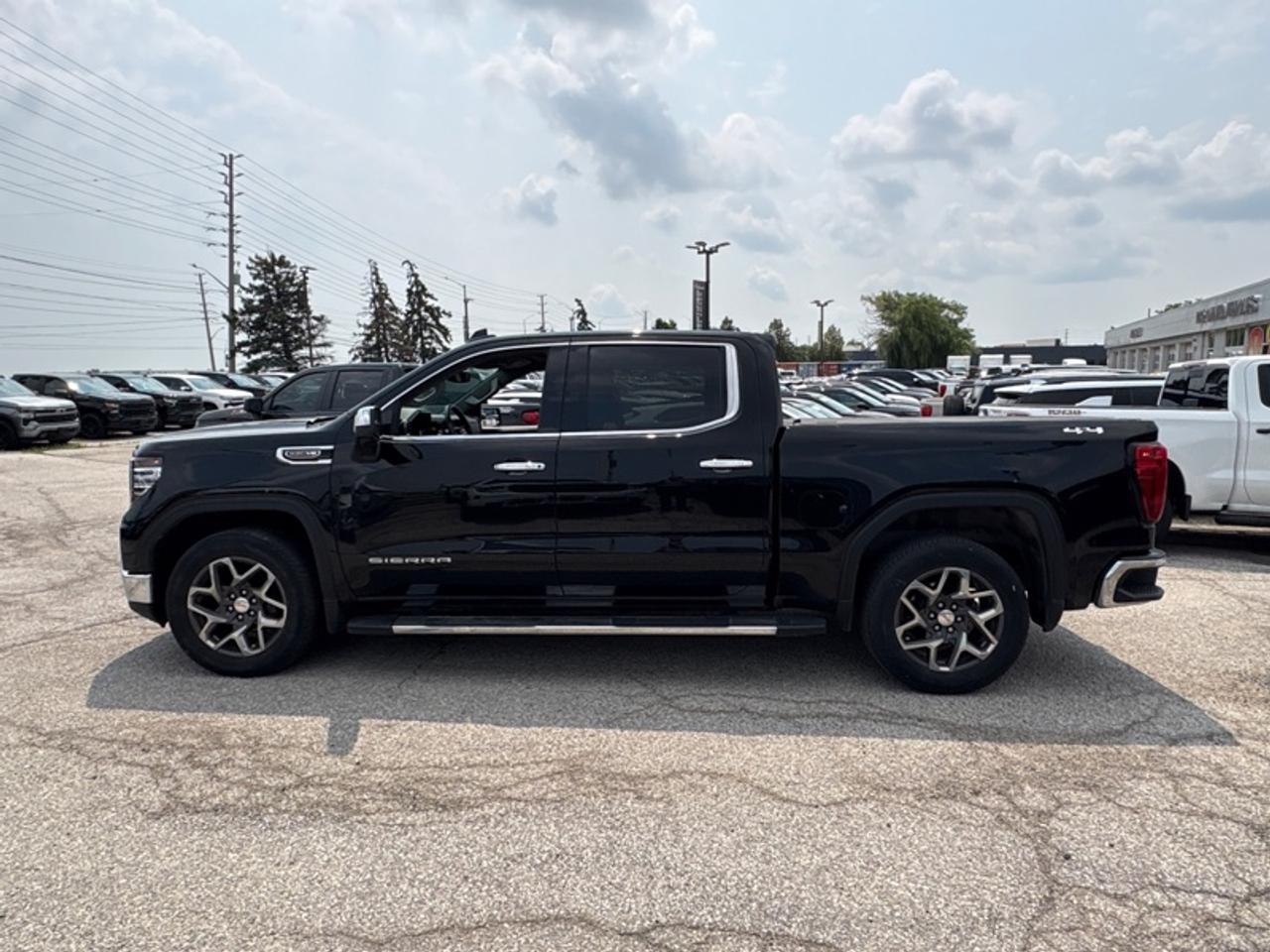 2023 GMC Sierra 1500 SLT Photo