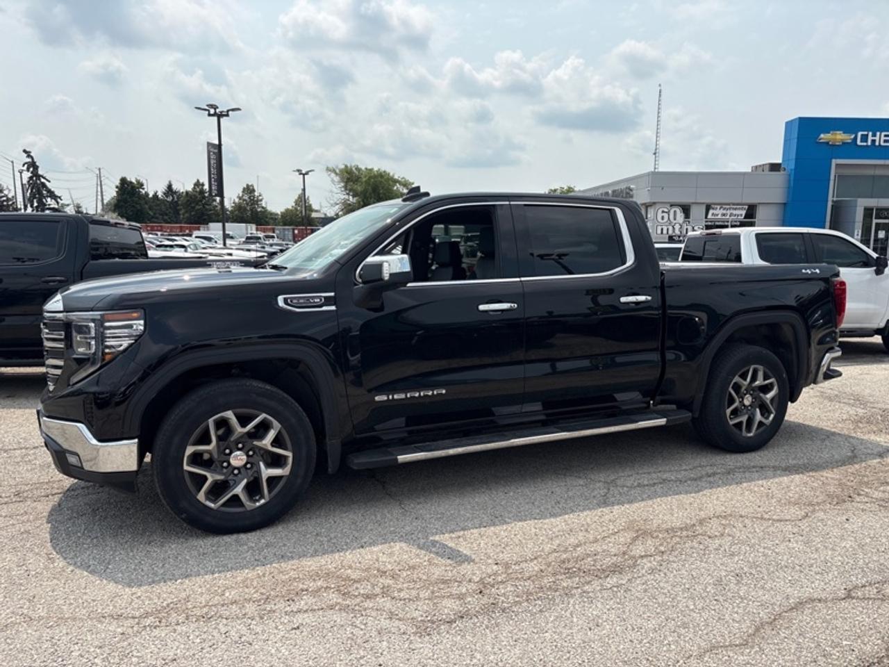 2023 GMC Sierra 1500 SLT Photo