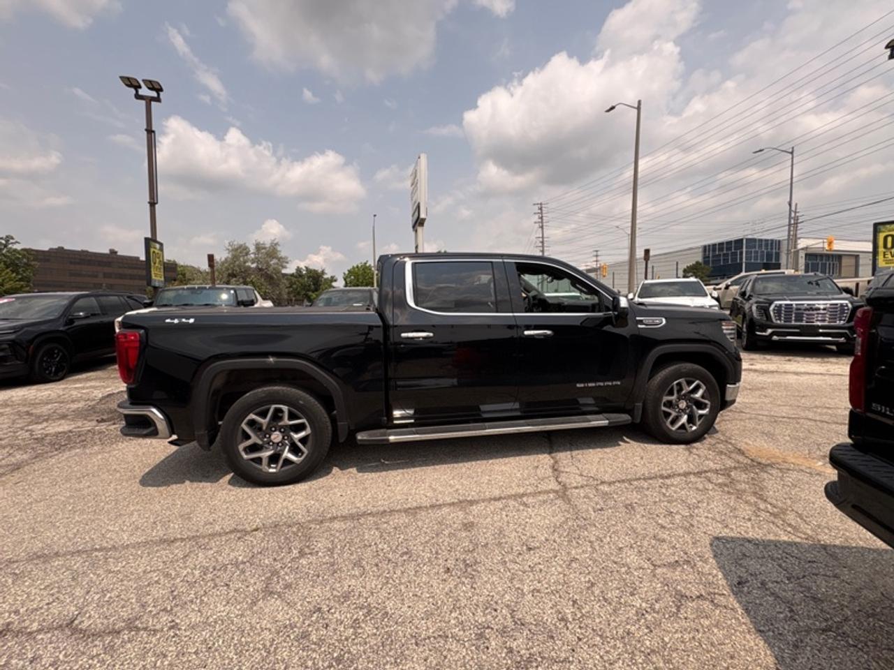 2023 GMC Sierra 1500 SLT Photo