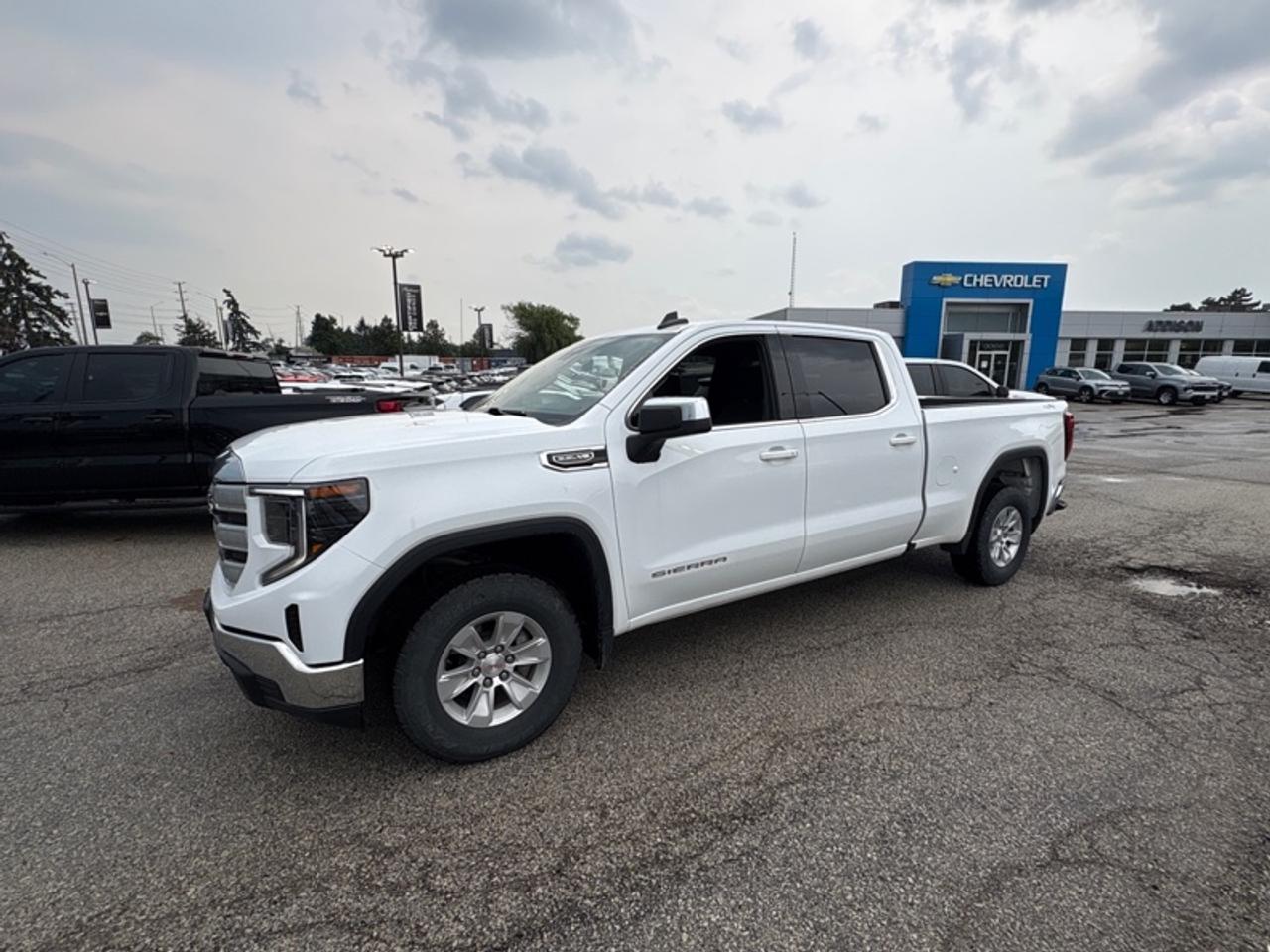 2023 GMC Sierra 1500 SLE  STANADRD BOX 5.3L V8 Photo