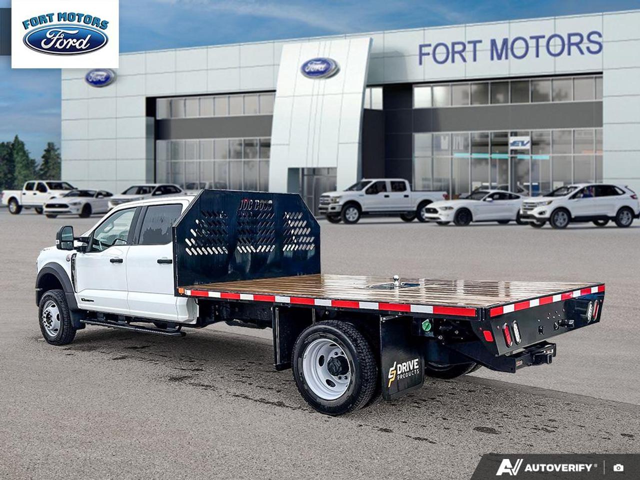 2026 Ford SUPER DUTY F-550 DRW XLT Photo3