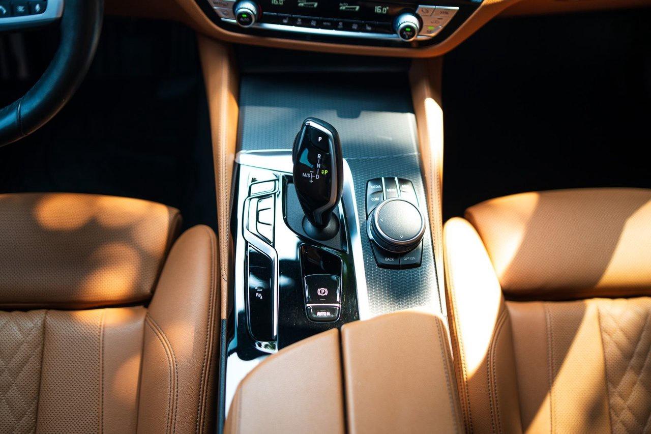 2022 BMW 5 Series 530i xDrive Photo