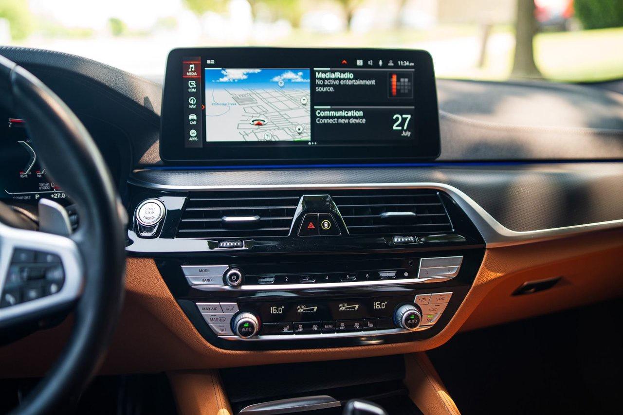 2022 BMW 5 Series 530i xDrive Photo