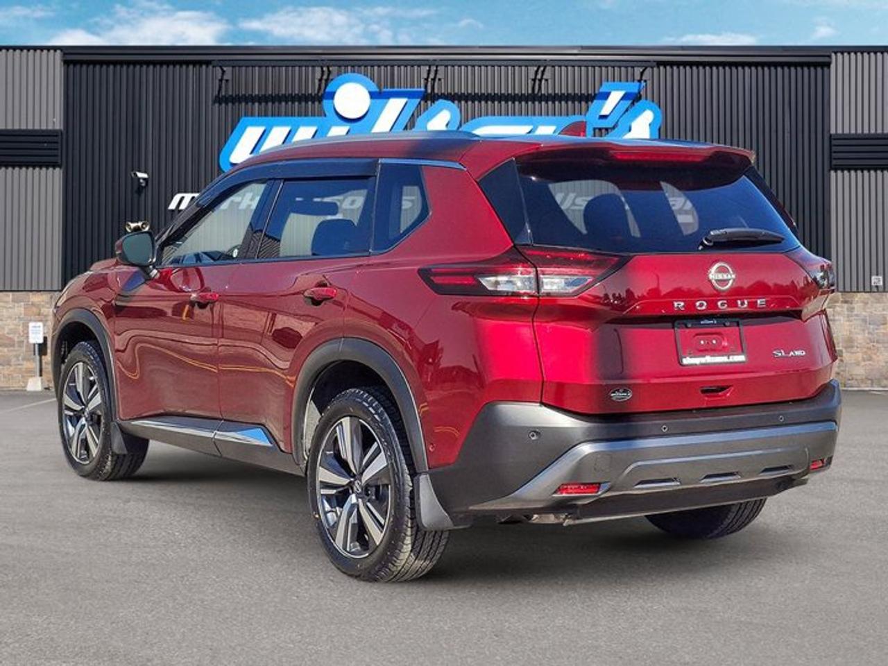 2023 Nissan Rogue SL AWD | Leather | Sunroof | Nav | 360 Camera | Adaptive Cruise | Heated Wheel + Seats | and More ! Photo