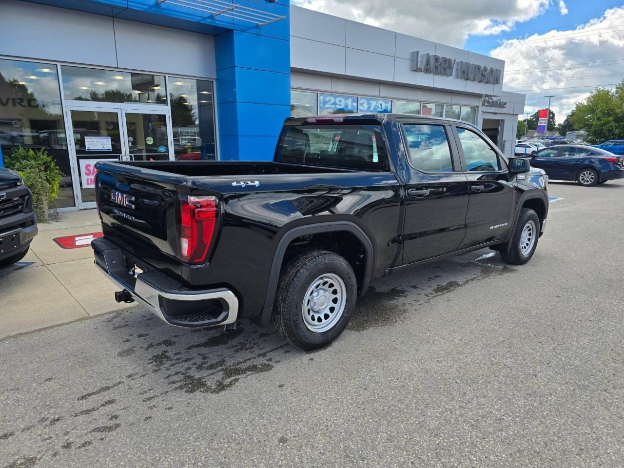 2026 GMC Sierra 1500 Crew Cab Short Box 4-Wheel Drive Pro Photo2