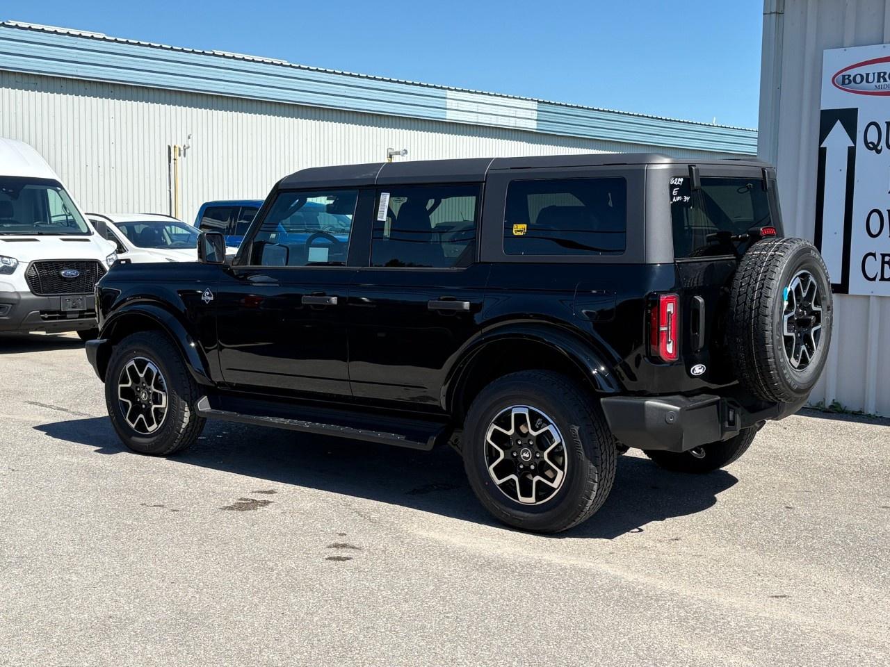 2026 Ford Bronco OUTER BANKS 4 DOOR 4X4 Photo