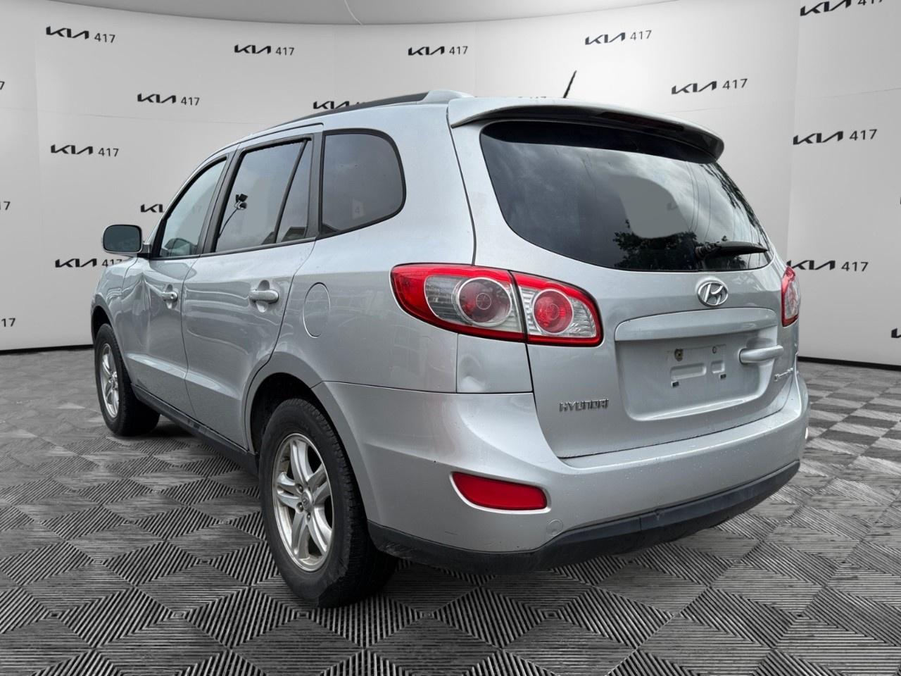 2011 Hyundai Santa Fe FWD 4dr V6 Auto GL Photo