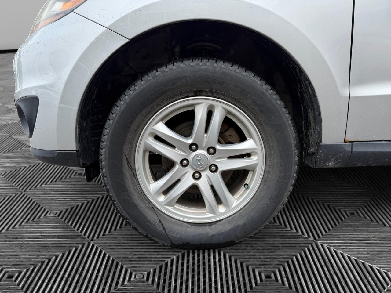 2011 Hyundai Santa Fe FWD 4dr V6 Auto GL Photo