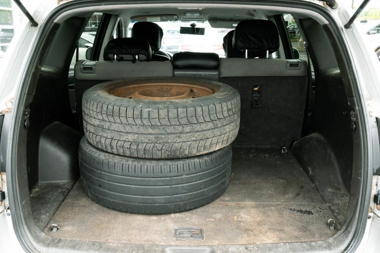 2011 Hyundai Santa Fe FWD 4dr V6 Auto GL Photo