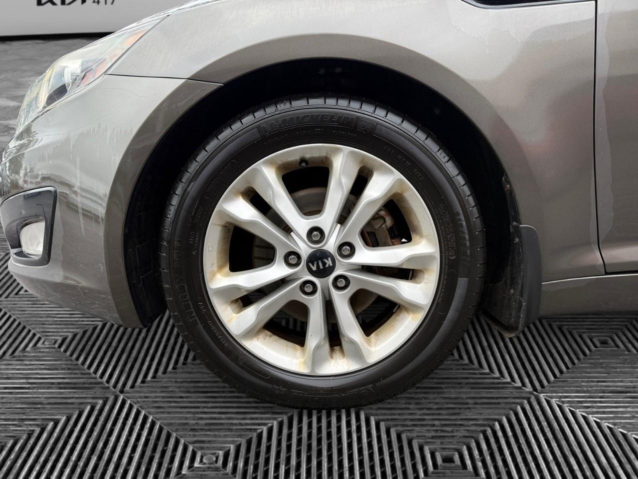 2012 Kia Optima 4dr Sdn Auto EX Photo