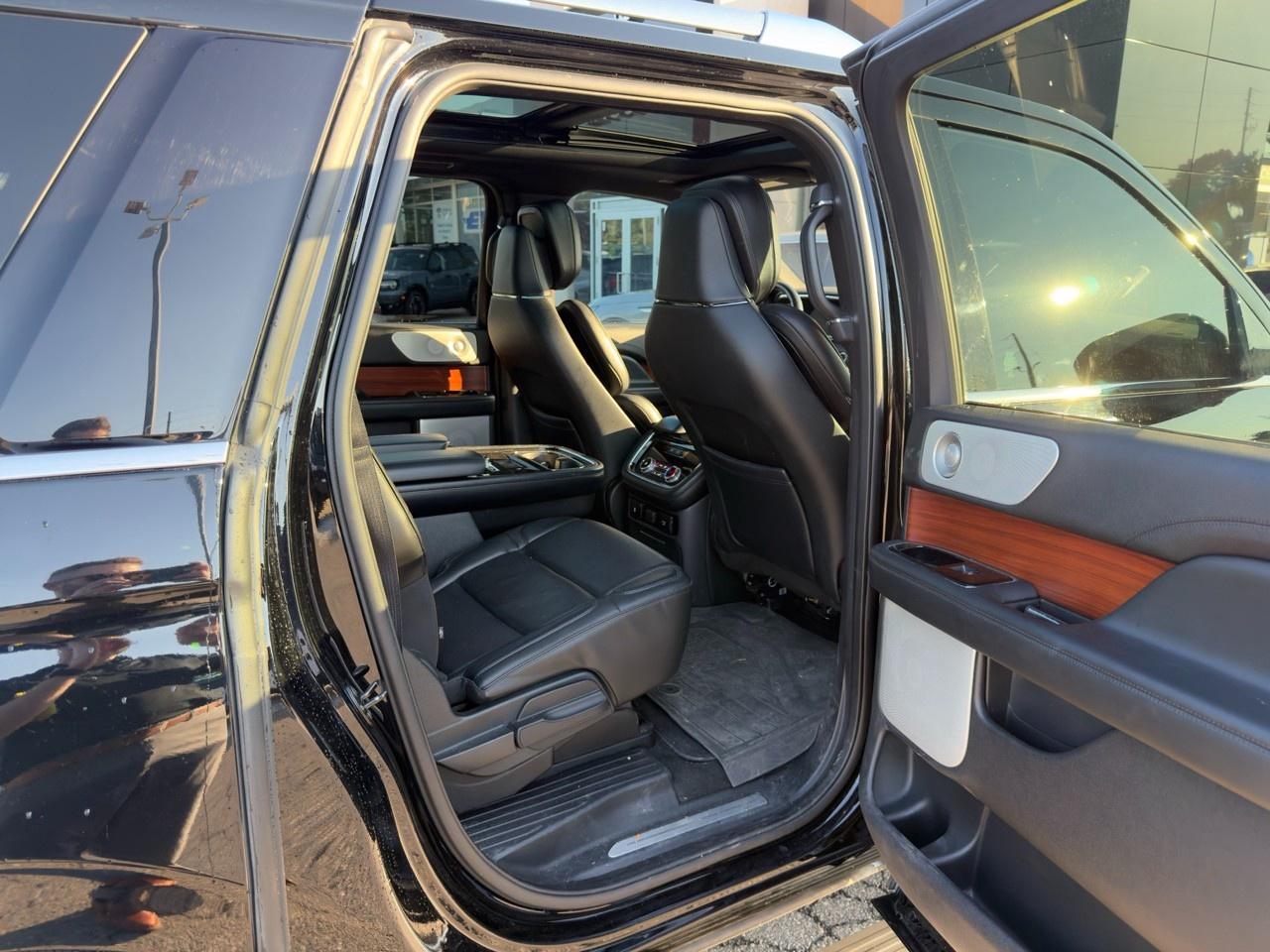 2018 Lincoln Navigator L Reserve 300A|TECH PK|PANO|MAX TOW PK|37 SVC RECORDS Photo