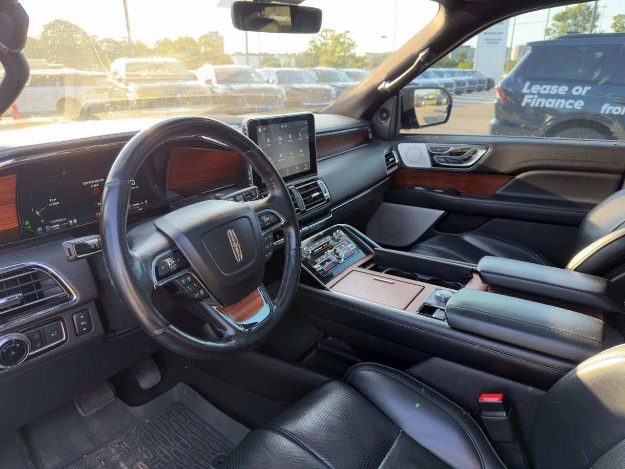 2018 Lincoln Navigator L Reserve 300A|TECH PK|PANO|MAX TOW PK|37 SVC RECORDS Photo