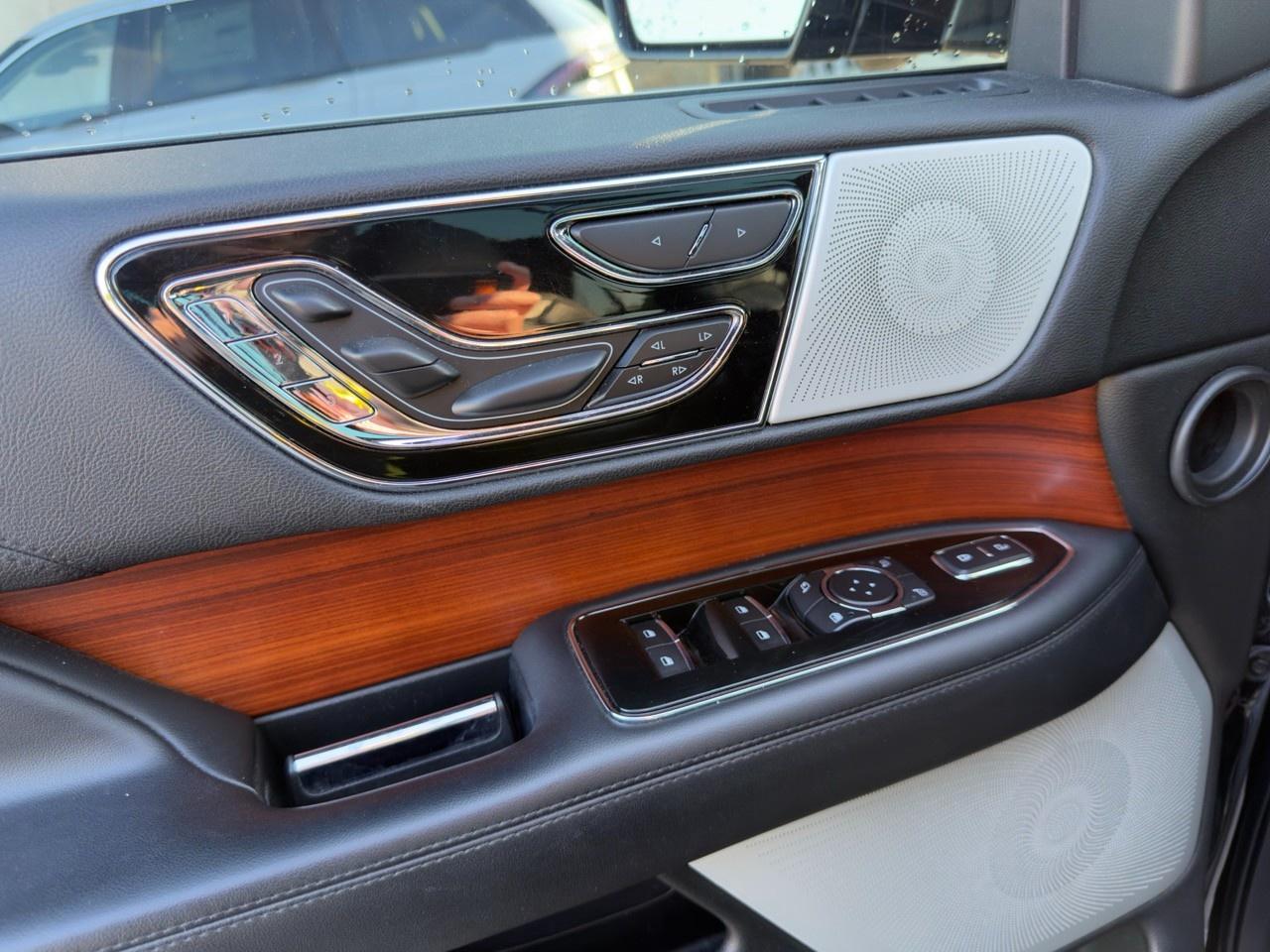 2018 Lincoln Navigator L Reserve 300A|TECH PK|PANO|MAX TOW PK|37 SVC RECORDS Photo