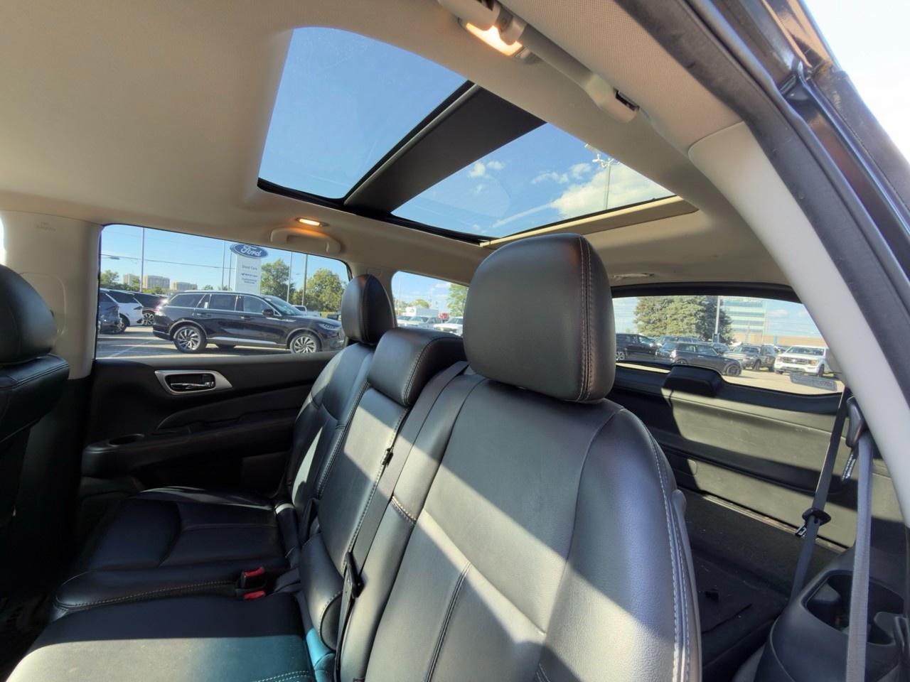 2015 Nissan Pathfinder SL PREMIUM TECH PK|BOSE|LEATHER|LOW KM Photo