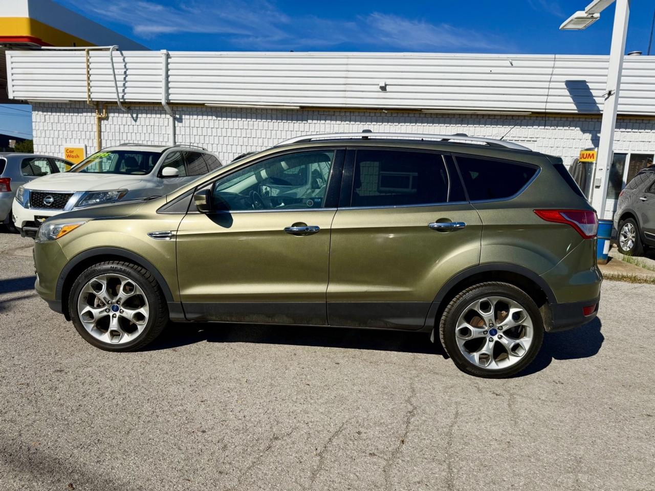 2014 Ford Escape Titanium - NO ACCIDENTS - RARE COLOR! Photo5