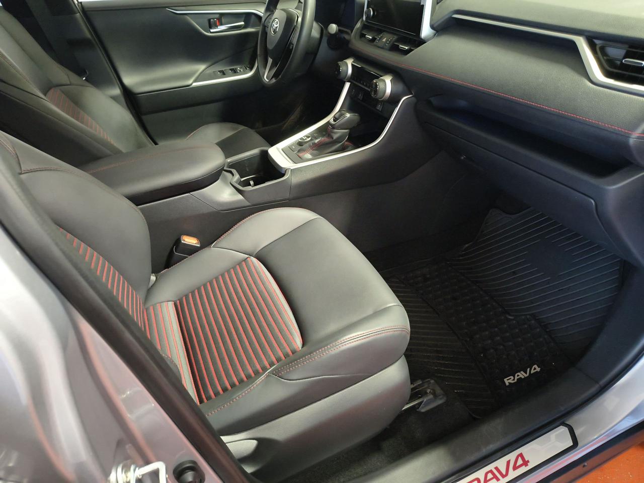 2024 Toyota RAV4 Prime SE Photo0