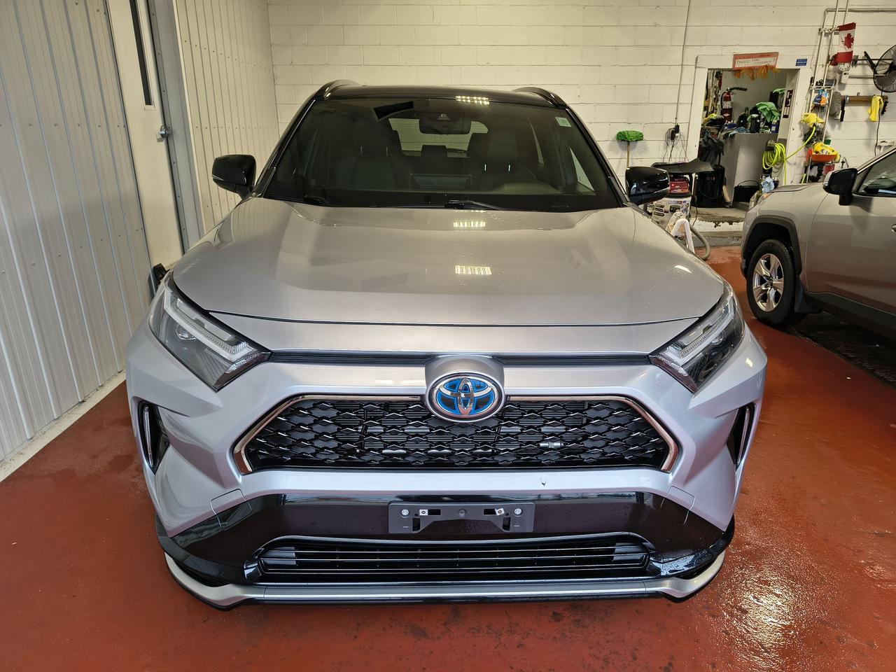 2024 Toyota RAV4 Prime SE Photo0