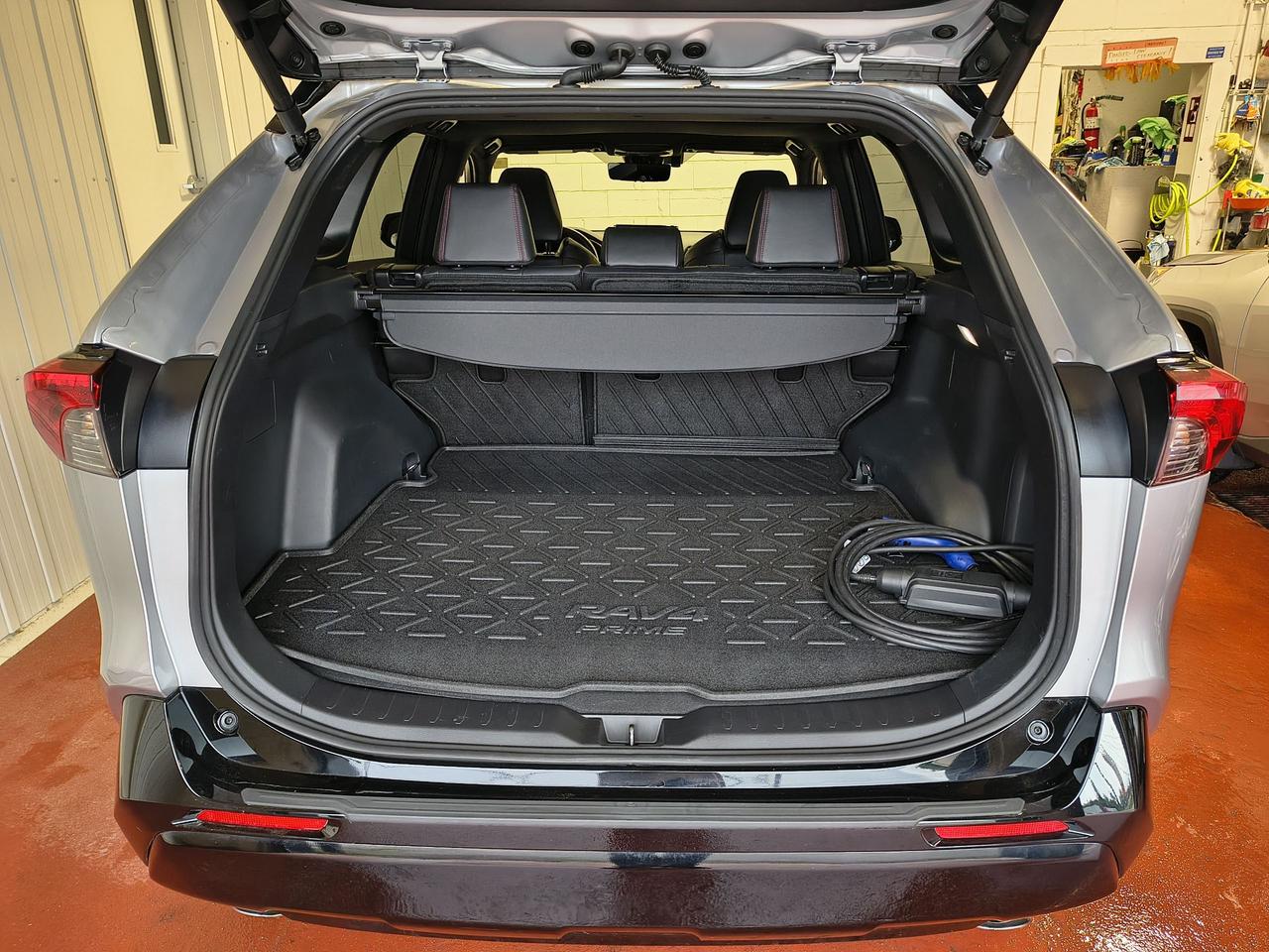 2024 Toyota RAV4 Prime SE Photo0