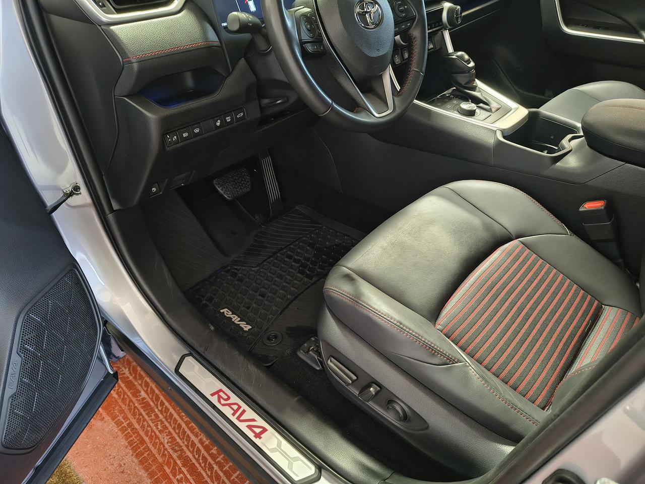 2024 Toyota RAV4 Prime SE Photo0