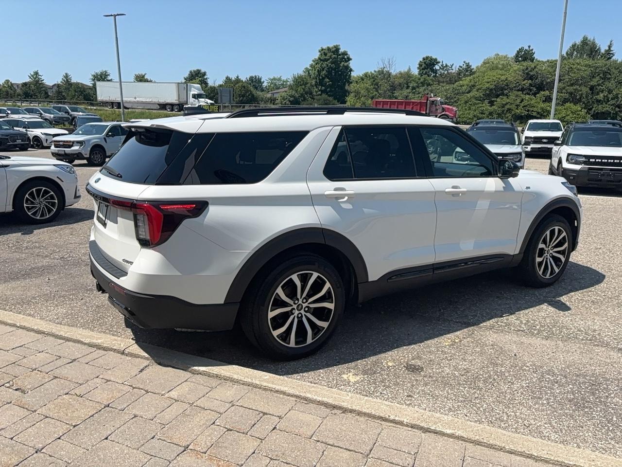 2025 Ford Explorer PREVIOUS DEMO! ST-LINE, 20'S,PANO ROOF, POWER GATE Photo3