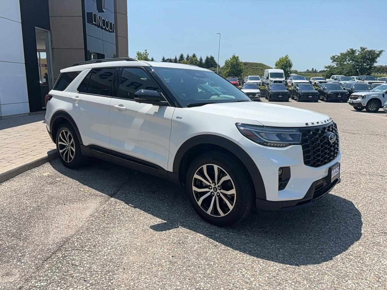2025 Ford Explorer PREVIOUS DEMO! ST-LINE, 20'S,PANO ROOF, POWER GATE Photo2