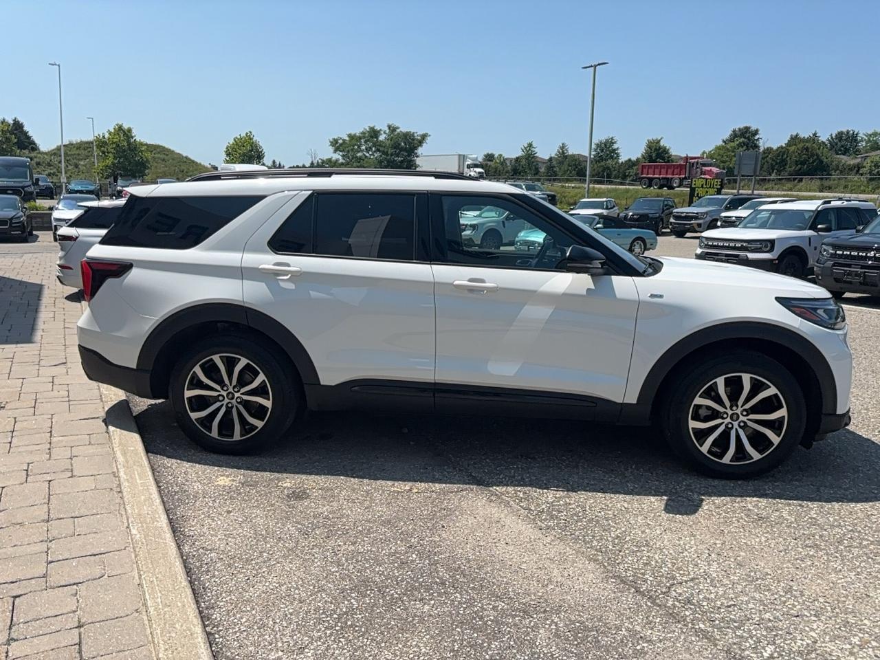 2025 Ford Explorer PREVIOUS DEMO! ST-LINE, 20'S,PANO ROOF, POWER GATE Photo4