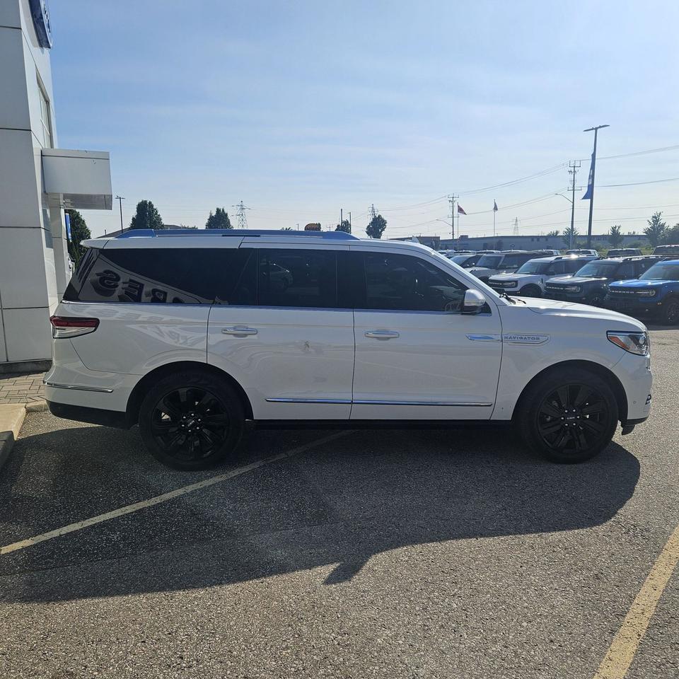 2023 Lincoln Navigator RESERVE, 201A, MOONROOF, 8-PASSENGER, 22" RIMS,TOW Photo