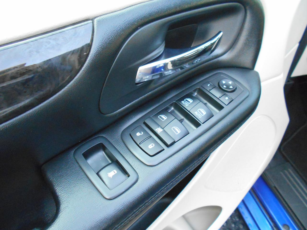 2019 Dodge Grand Caravan Crew Plus-Wheelchair Accessible Rear Entry Photo