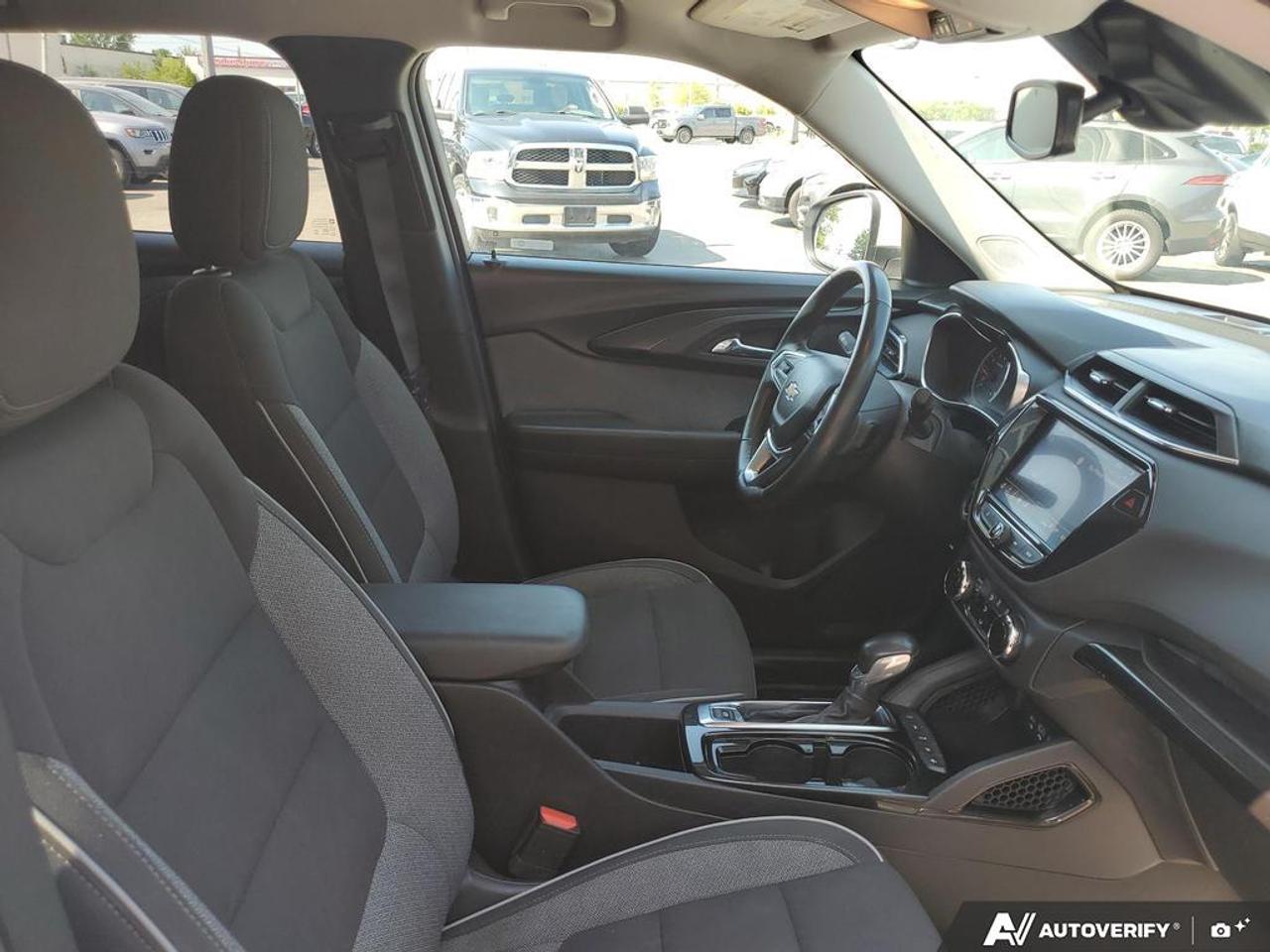 2022 Chevrolet TrailBlazer LT-REMOTE START-REAR CAMERA-HEATED SEATS-BLIND SPO Photo