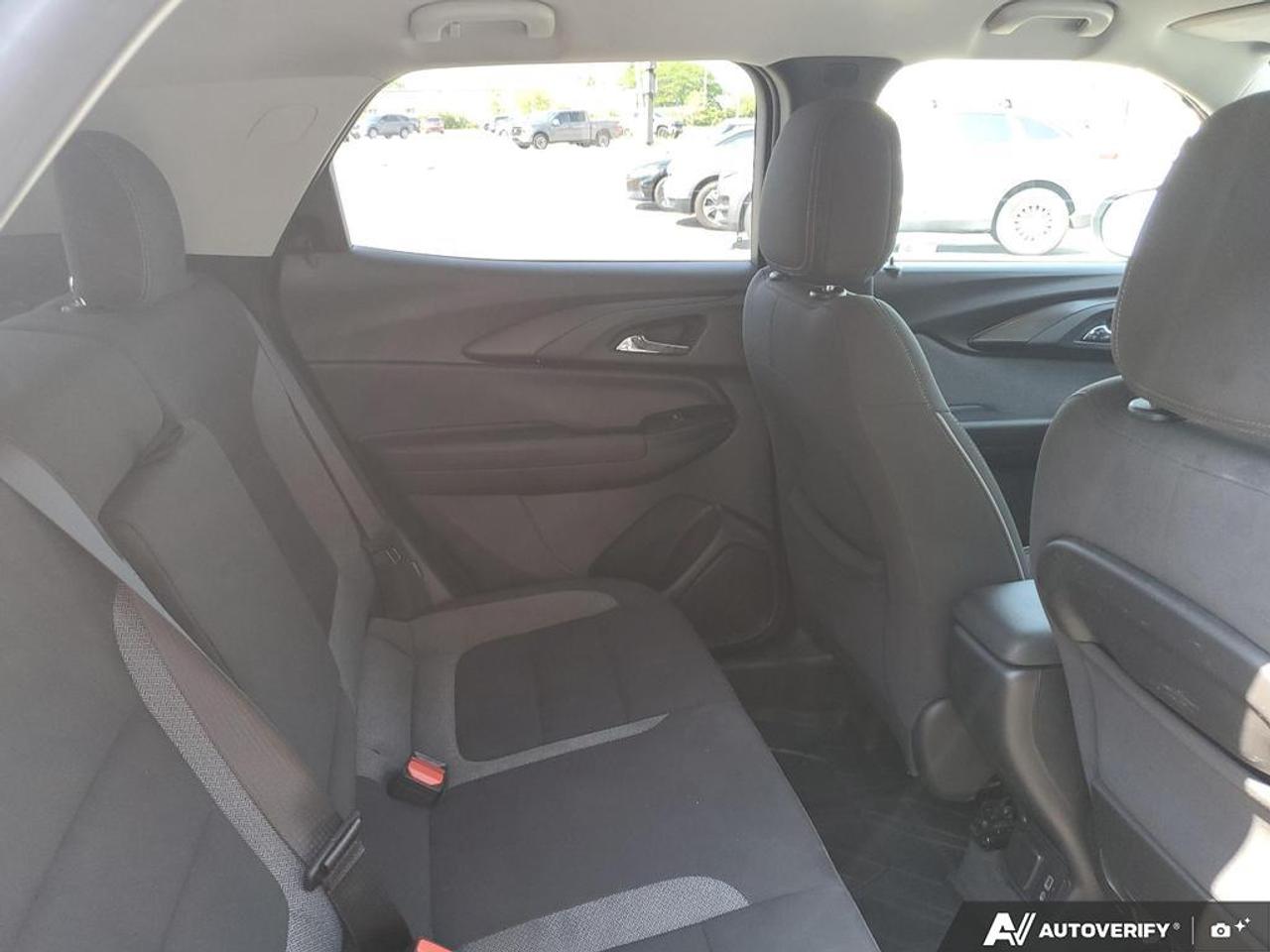2022 Chevrolet TrailBlazer LT-REMOTE START-REAR CAMERA-HEATED SEATS-BLIND SPO Photo