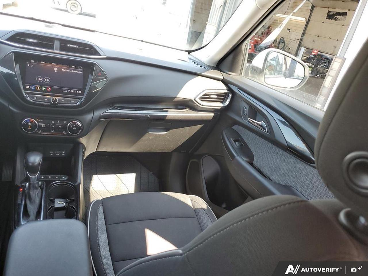 2022 Chevrolet TrailBlazer LT-REMOTE START-REAR CAMERA-HEATED SEATS-BLIND SPO Photo