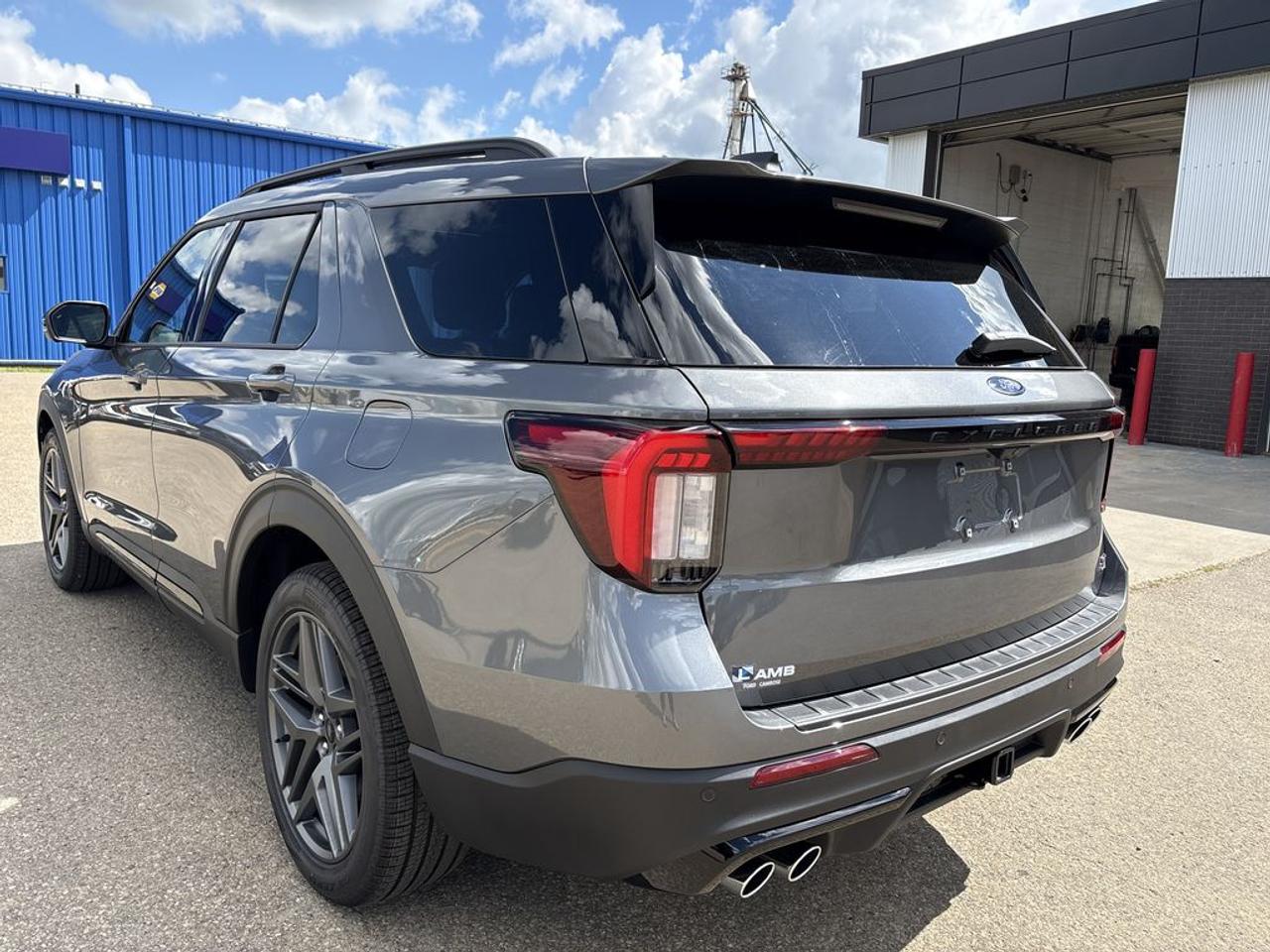 2026 Ford Explorer ST 400A Photo4
