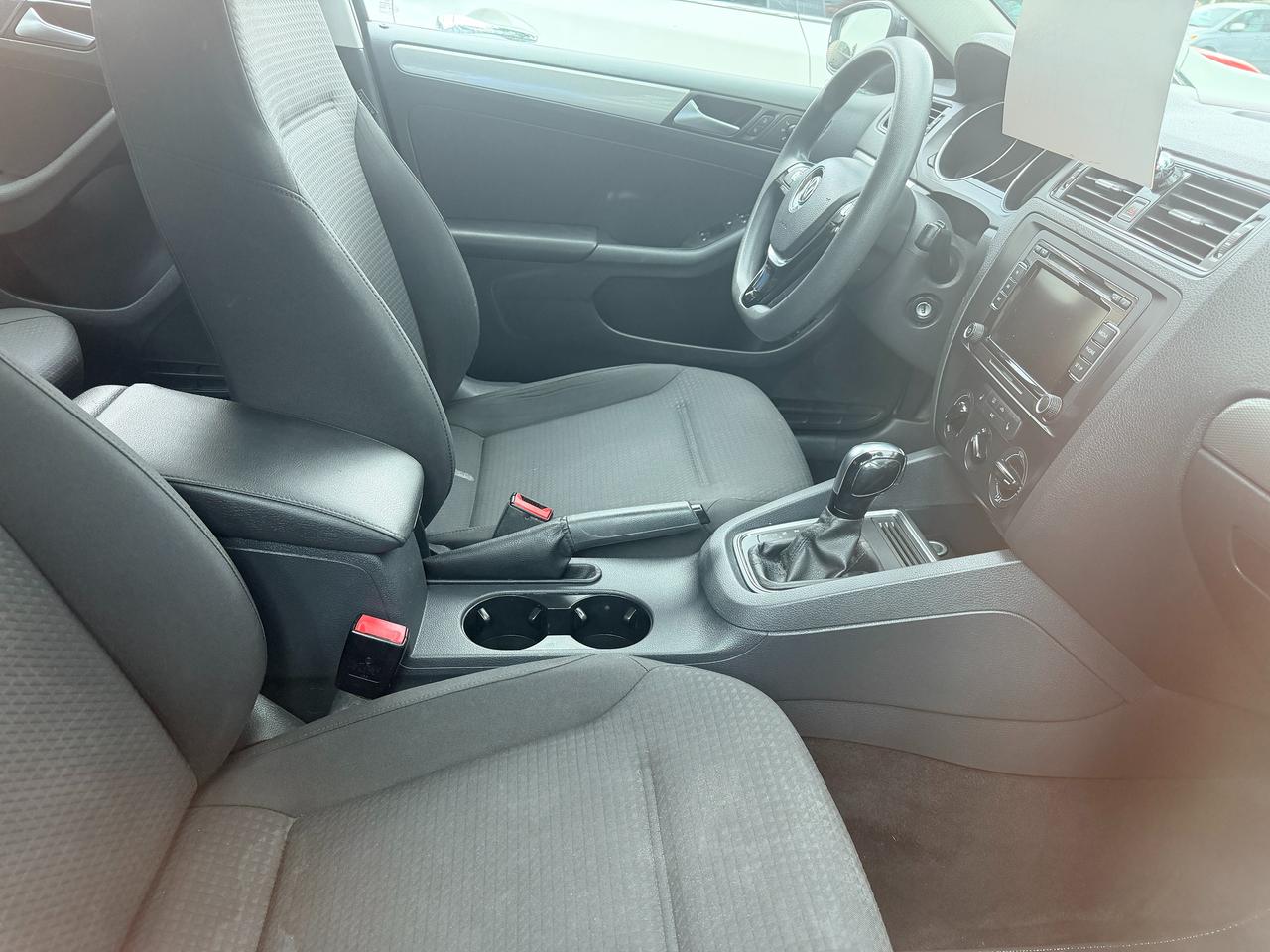 2015 Volkswagen Jetta Trendline Photo2
