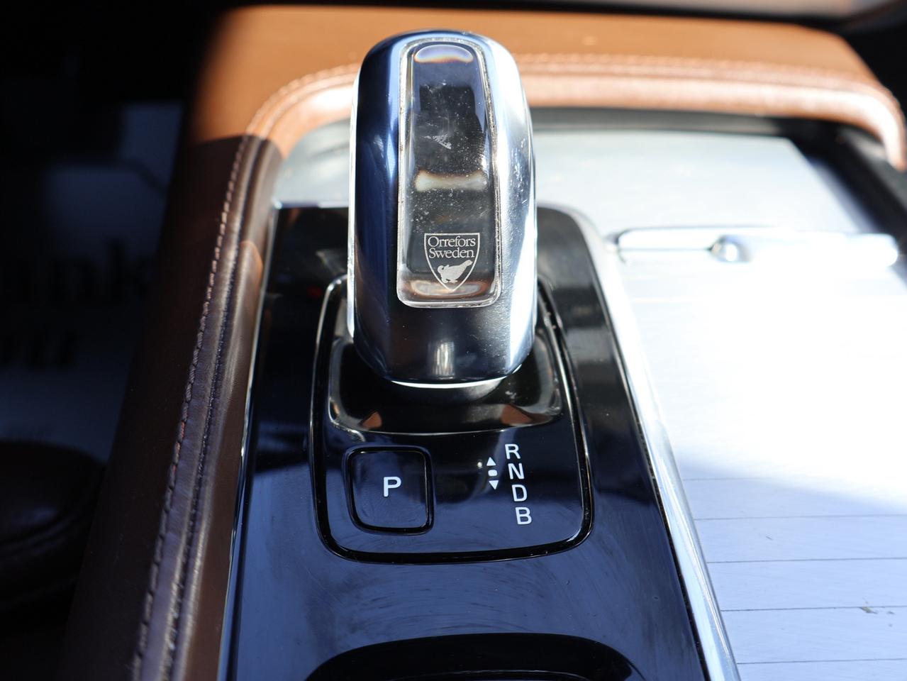 2019 Volvo XC90 T8 eAWD MOMENTUM PLUG-IN HYBRID *ACCIDENT FREE*VOLVO MAINTAIN* CAMERA NAV BLUETOOTH LEATHER HEATED SEATS PANO ROOF CRUISE ALLOYS Photo