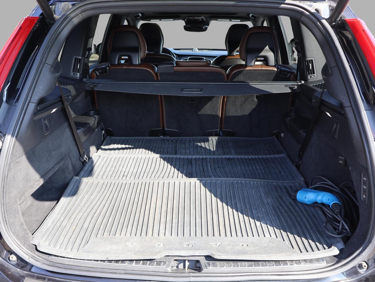 2019 Volvo XC90 T8 eAWD MOMENTUM PLUG-IN HYBRID *ACCIDENT FREE*VOLVO MAINTAIN* CAMERA NAV BLUETOOTH LEATHER HEATED SEATS PANO ROOF CRUISE ALLOYS Photo