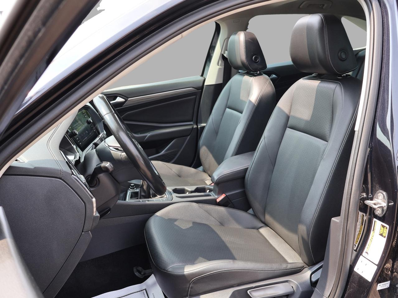 2019 Volkswagen Jetta 1.4T HIGHLINE 6SPEED CERTIFIED 6SP MANUAL *ACCIDENT FREE* CAMERA BLUETOOTH LEATHER HEATED SEATS SUNROOF CRUISE ALLOYS Photo