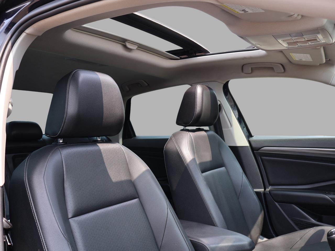 2019 Volkswagen Jetta 1.4T HIGHLINE 6SPEED CERTIFIED 6SP MANUAL *ACCIDENT FREE* CAMERA BLUETOOTH LEATHER HEATED SEATS SUNROOF CRUISE ALLOYS Photo