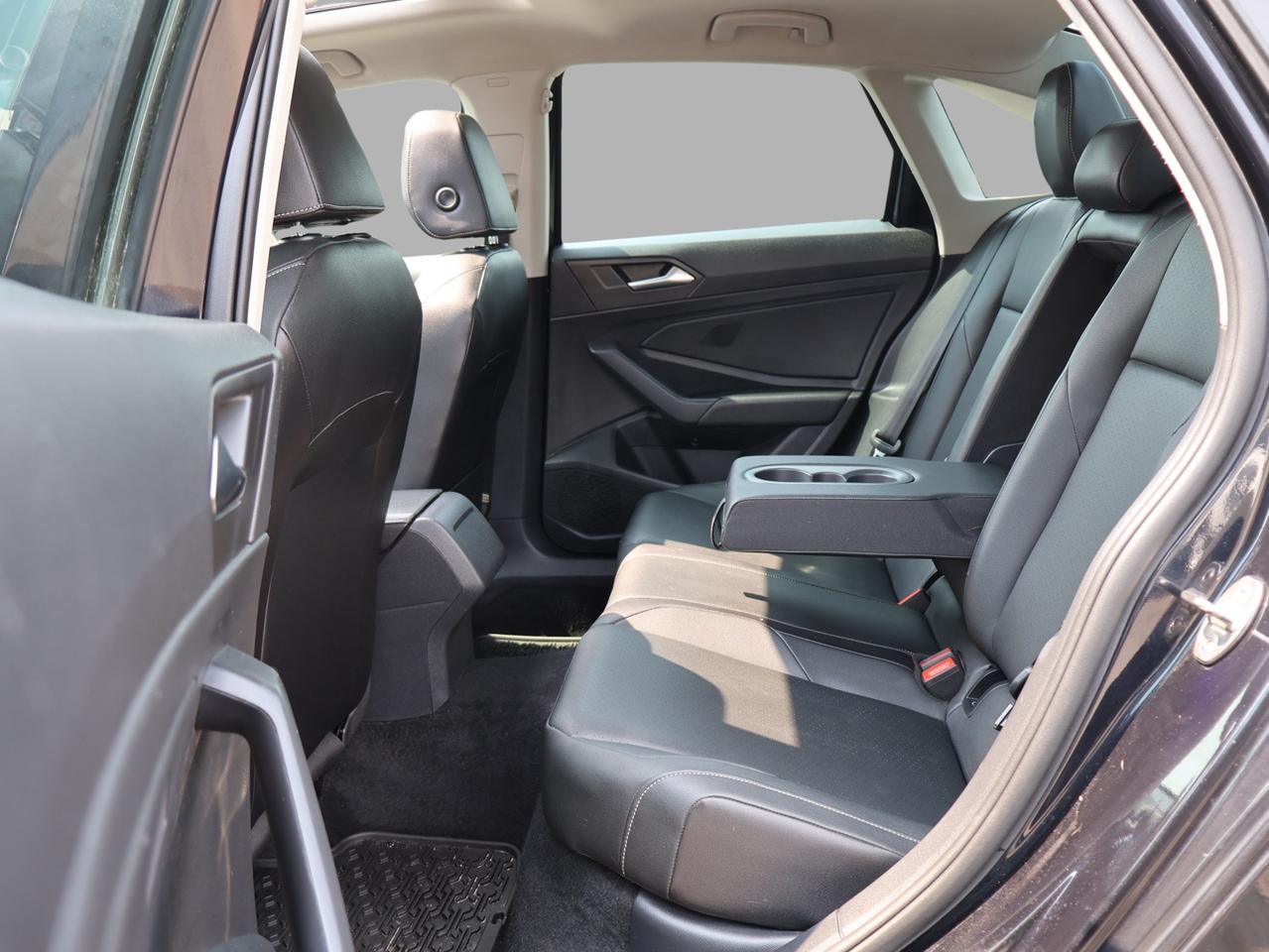 2019 Volkswagen Jetta 1.4T HIGHLINE 6SPEED CERTIFIED 6SP MANUAL *ACCIDENT FREE* CAMERA BLUETOOTH LEATHER HEATED SEATS SUNROOF CRUISE ALLOYS Photo
