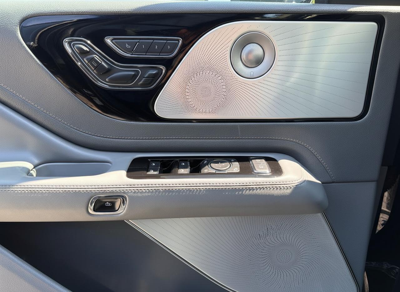 2020 Lincoln Aviator Reserve AWD Photo