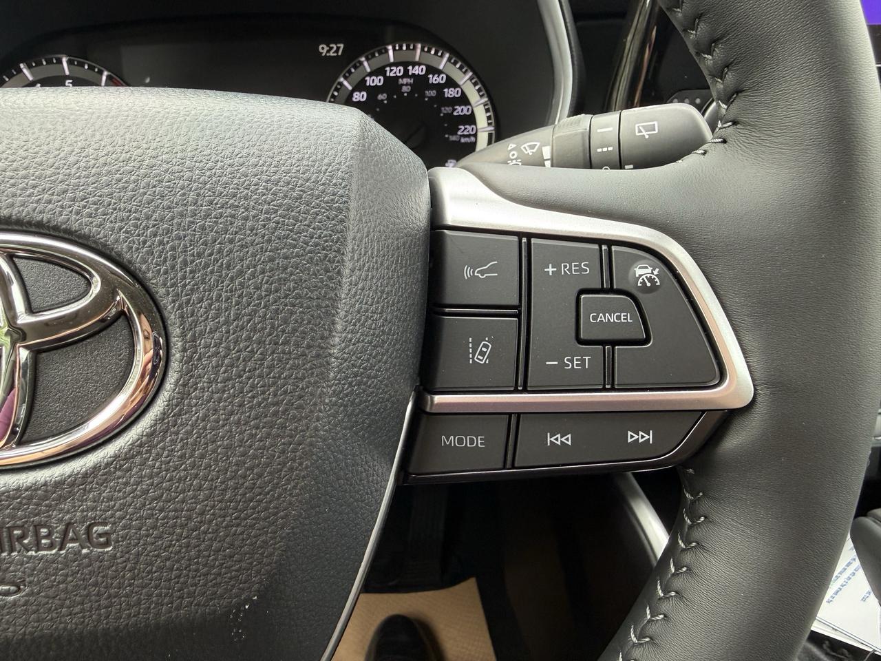 2026 Toyota Highlander XLE Photo