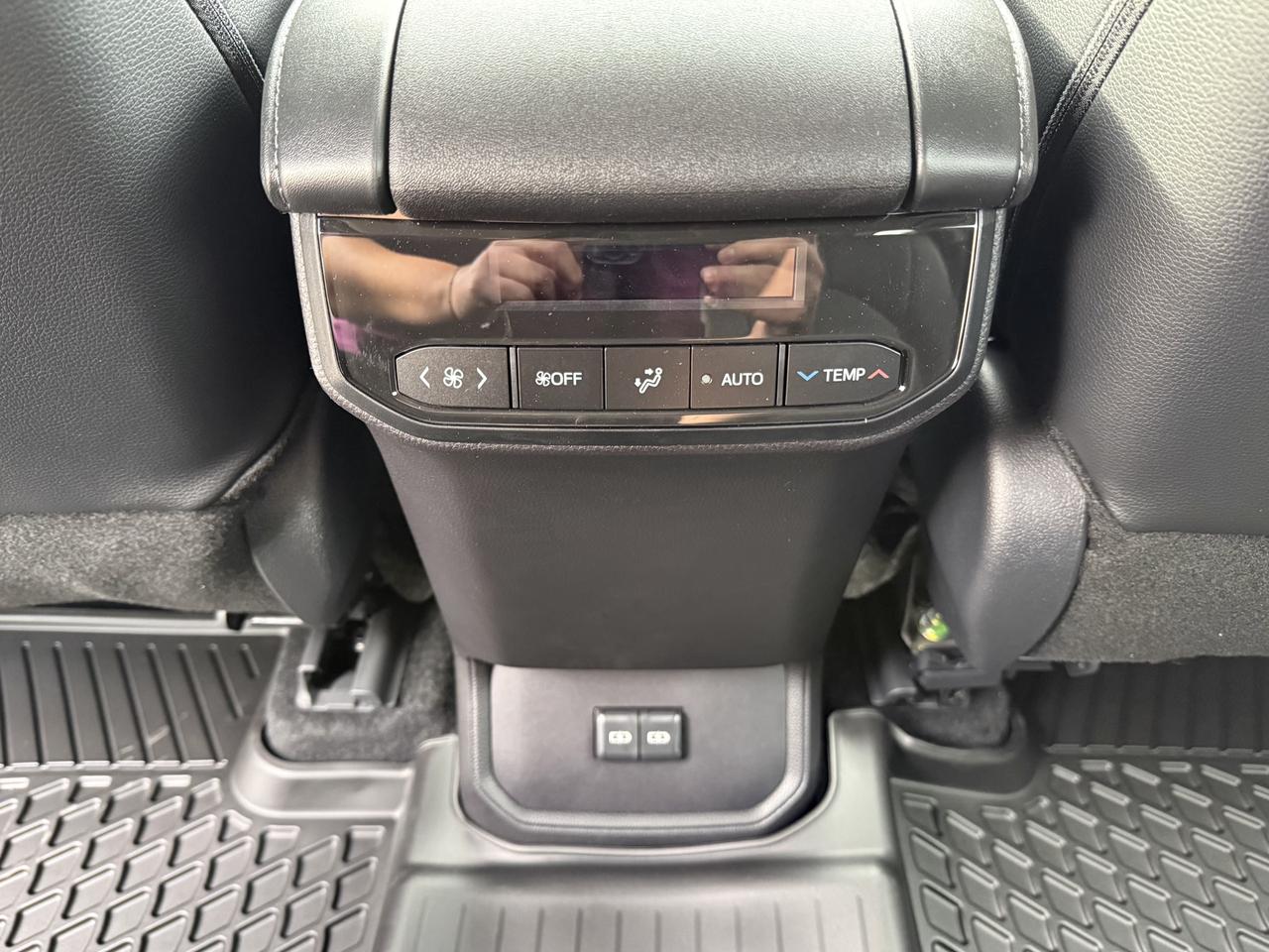 2026 Toyota Highlander XLE Photo