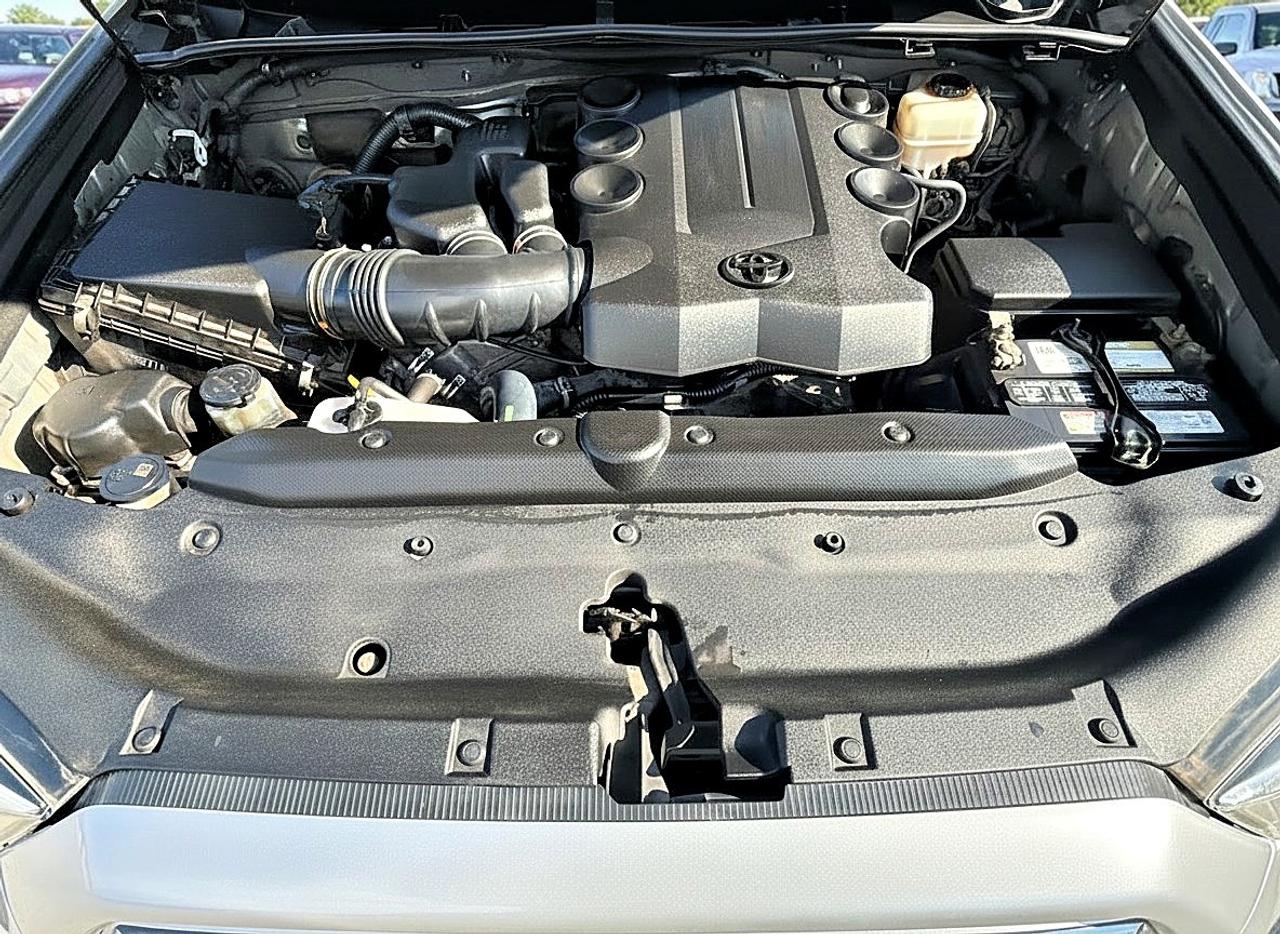 2016 Toyota 4Runner 4WD 4DR V6 SR5 Photo