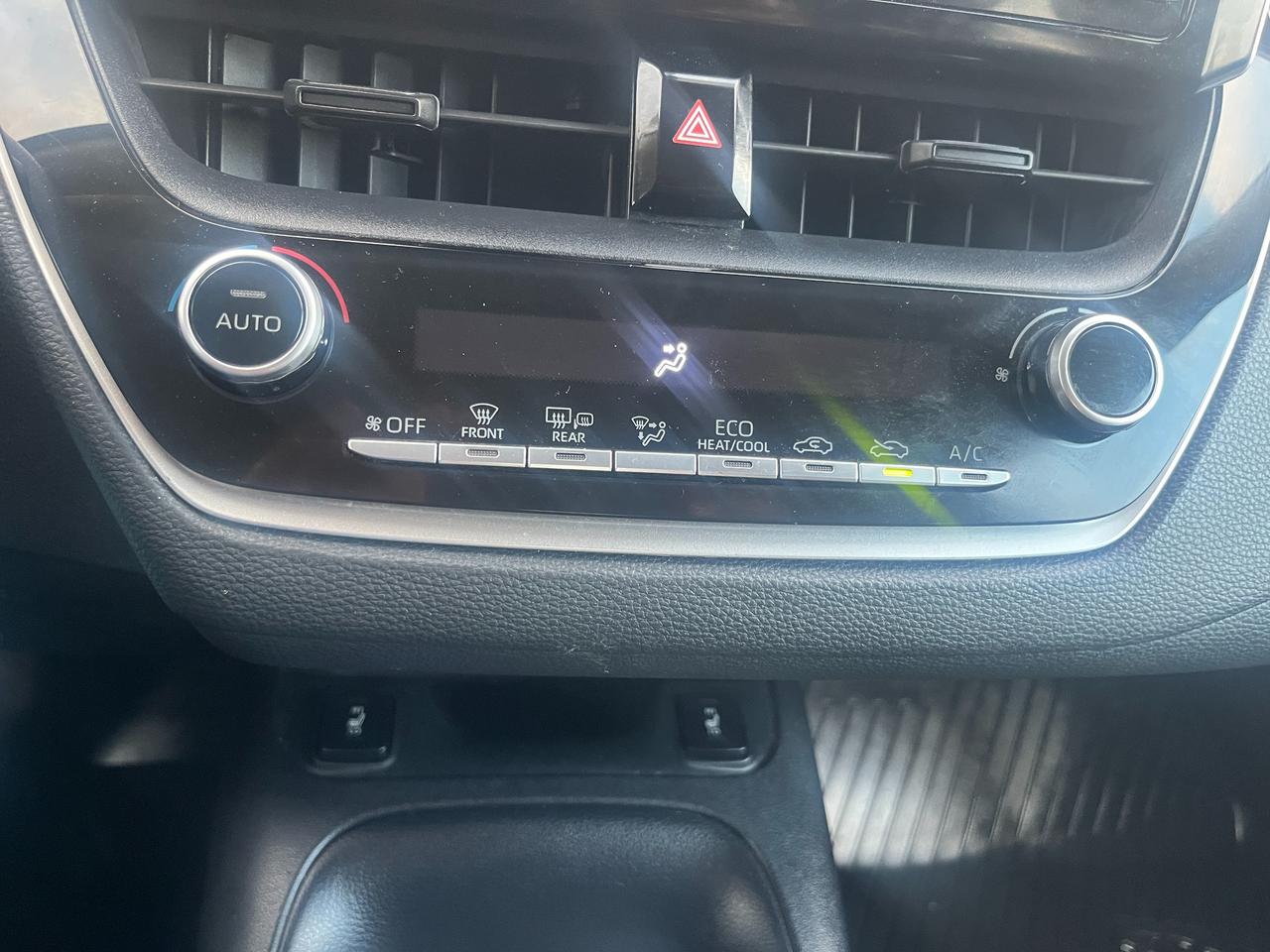 2020 Toyota Corolla LE CVT Photo