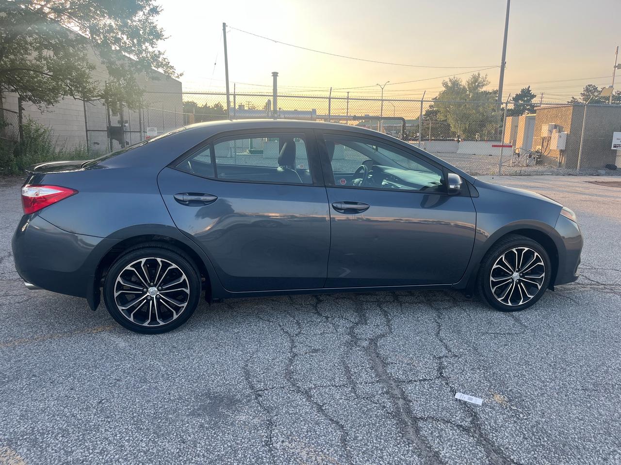 2015 Toyota Corolla 4dr Sdn CVT S Photo