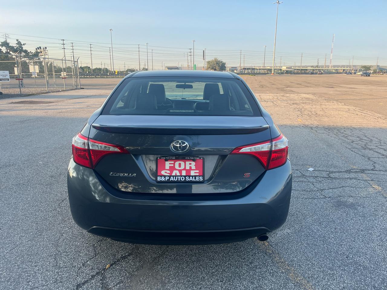 2015 Toyota Corolla 4dr Sdn CVT S Photo