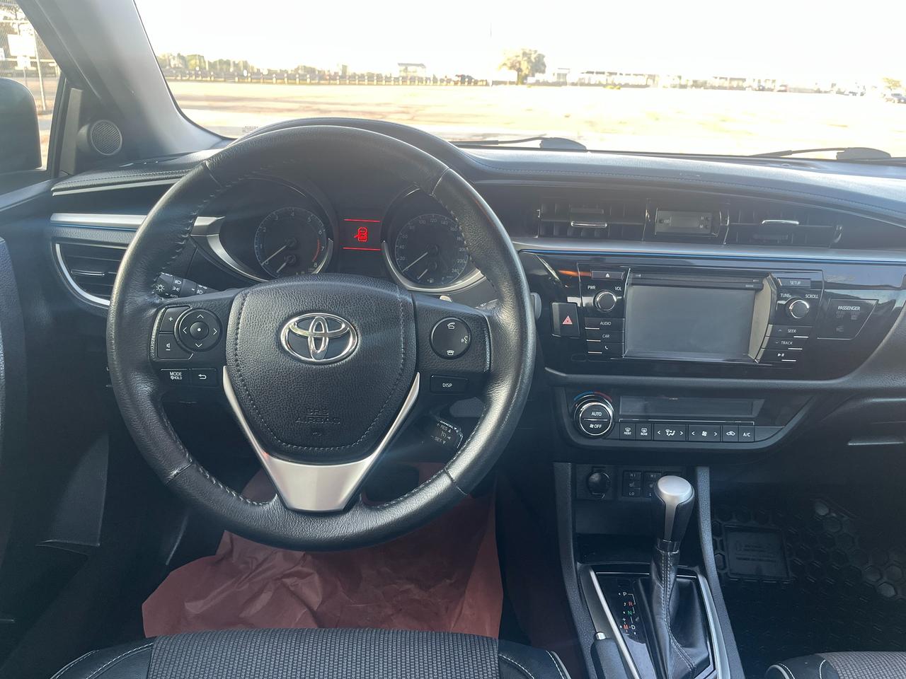 2015 Toyota Corolla 4dr Sdn CVT S Photo