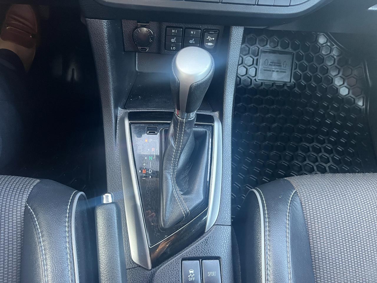 2015 Toyota Corolla 4dr Sdn CVT S Photo